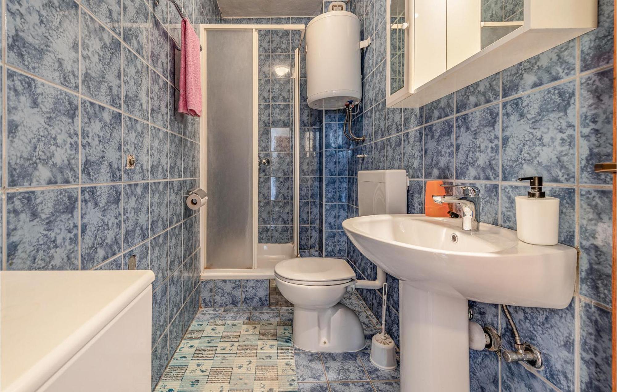 Amazing Apartment In Pakoštane Exterior foto