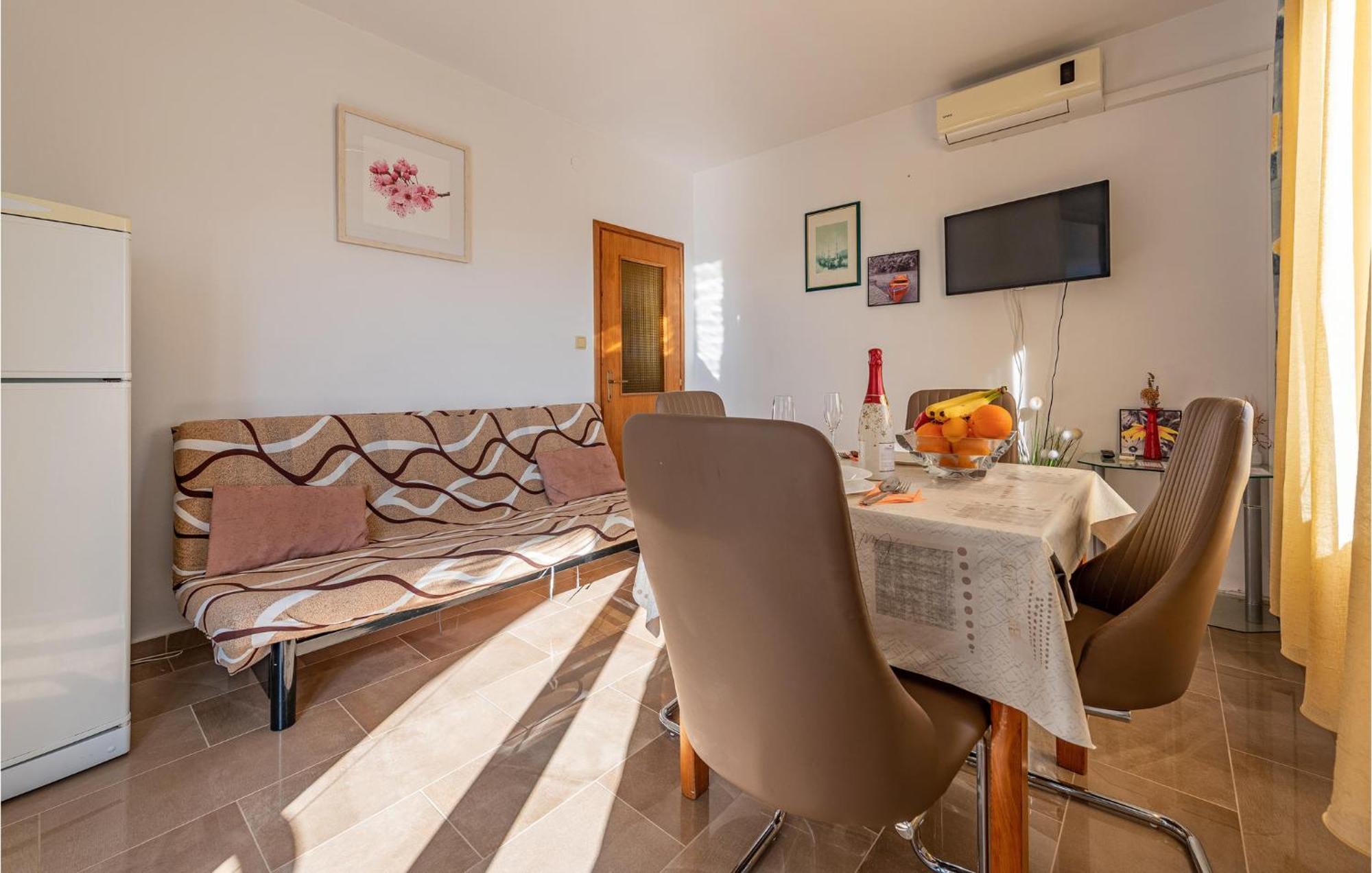 Amazing Apartment In Pakoštane Exterior foto