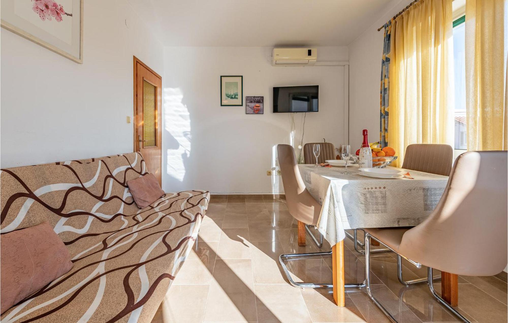 Amazing Apartment In Pakoštane Exterior foto